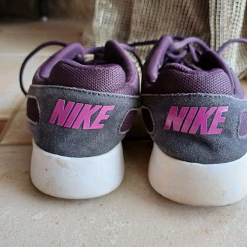 Nike purple athletic shoes like new, size 40.5 with double laces