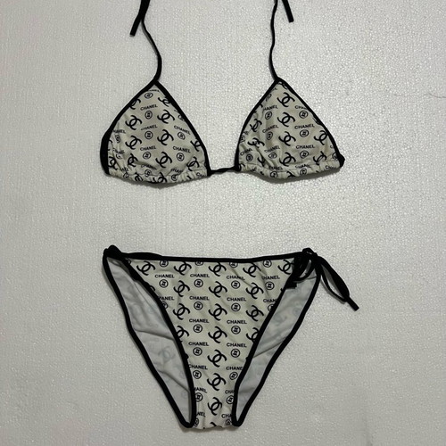 Triangle bikini like new, size medium, black and white
