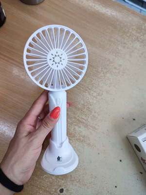 Mini fan with charging cable and phone holder, white