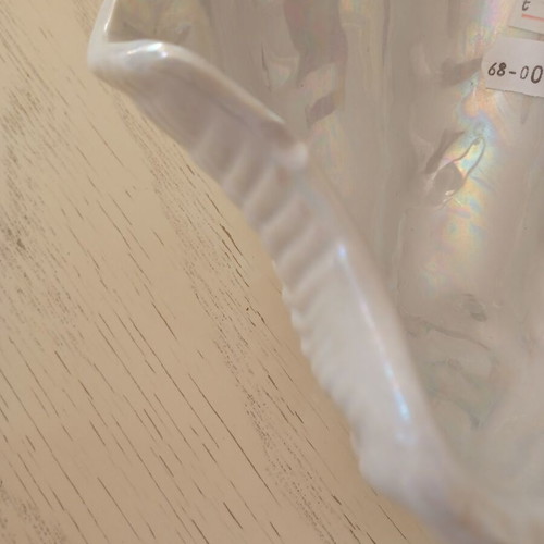 Ceramic decorative shell-shaped container used