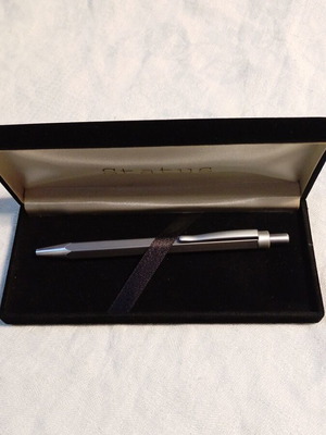 Vintage Status Silver Pen in Pencil Shape like New
