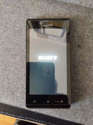 Sony Xperia J (ST26i) μεταχειρισμένο, για ανταλλακτικά με αυθεντική μπαταρία BA900