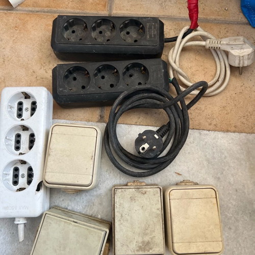 Power strips and switches used, pack of 2 power strips and 4 switches