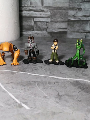 Ben Ten figures used, pack of 6 with some damage