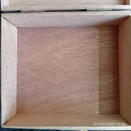 Montecristo wooden box authentic, like new condition