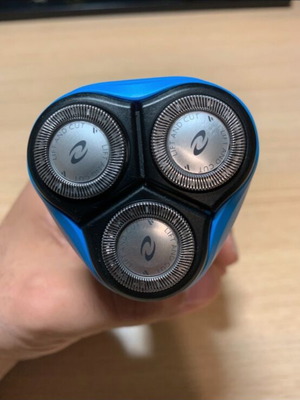 Philips AquaTouch electric shaver model AT750 like new