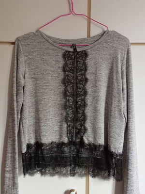 Stradivarius women's jersey blouse with lace like new, size M