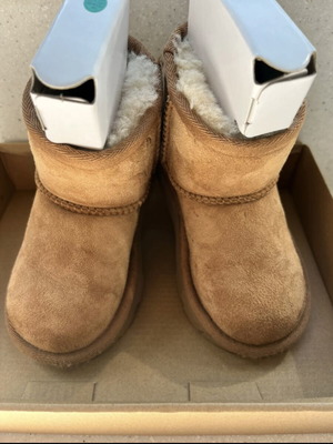 UGG kids ankle boots tan like new, size 25