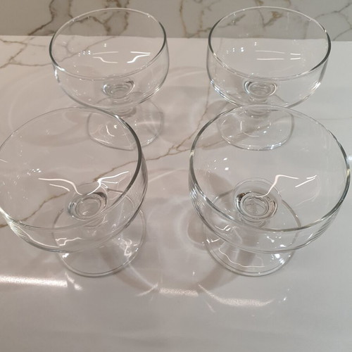 Stemmed ice cream glasses set of 4 like new