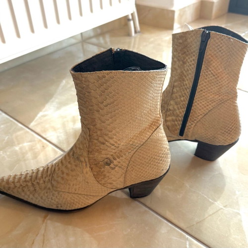 Women’s cowboy style leather boots snake pattern size 39 like new