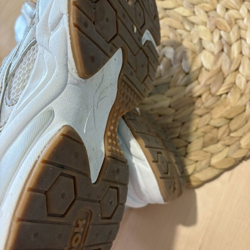 Reebok athletic shoes size 39 silver like new