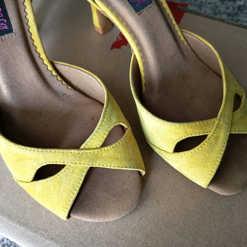 Latin leather suede sandals size 39 used, yellow