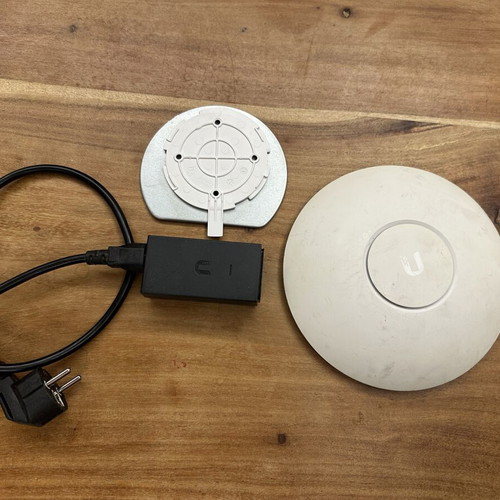 Ubiquiti UniFi AP AC LR used WiFi access point with PoE injector