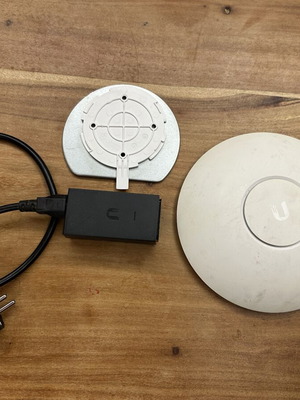 Ubiquiti UniFi AP AC LR μεταχειρισμένη WiFi σημείο πρόσβασης με PoE injector