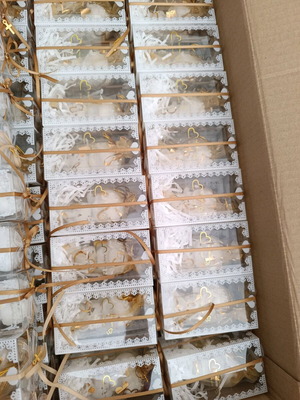 Προσωποποιημένες μπομπονιέρες βάπτισης από σκόνη πορσελάνης λευκό και χρυσό κατόπιν παραγγελίας