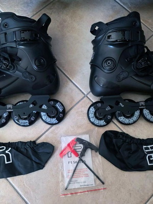 FR FR1 80 Black Inline Roller Skates, size 42