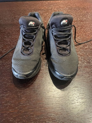 Nike DN athletic shoe, black, size 46