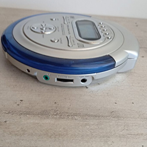 CD players set of 3 used, two with radio