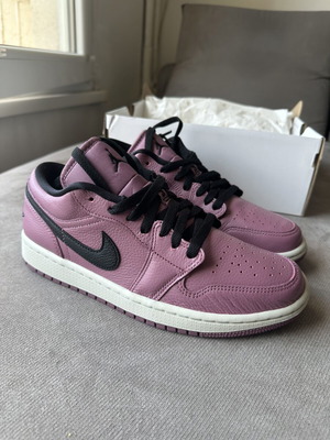 Nike Air Jordan 1 Low SE Light Mulberry brand new women's sneakers