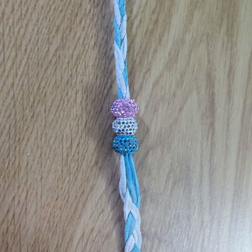 Bracelet with synthetic cords and charms used, magnetic clasp