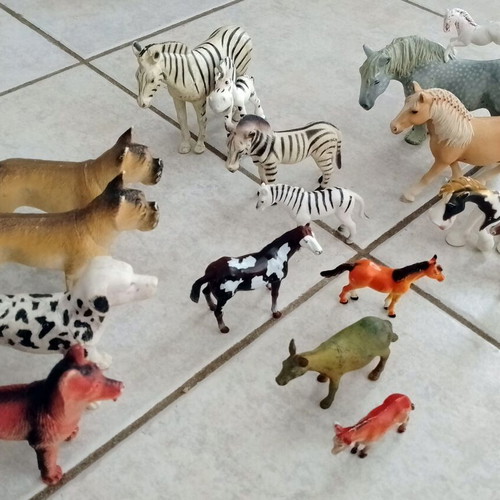 Plastic animal figures pack of 17, horses, zebras and dogs