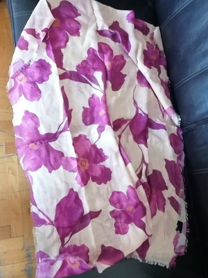 Scarf like new, thin but warm, beige with large purple flowers