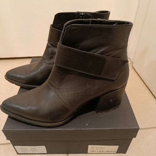 Clamazons ankle boots like new, black, size 39 with velcro