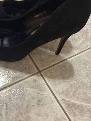 Pumps new, size 37, black