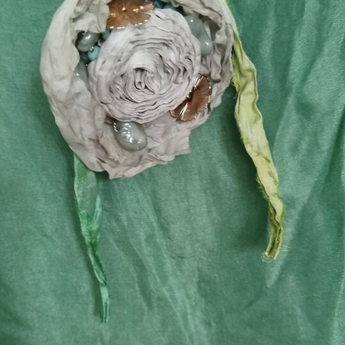 Silk dress ombre with matching necklace size M like new