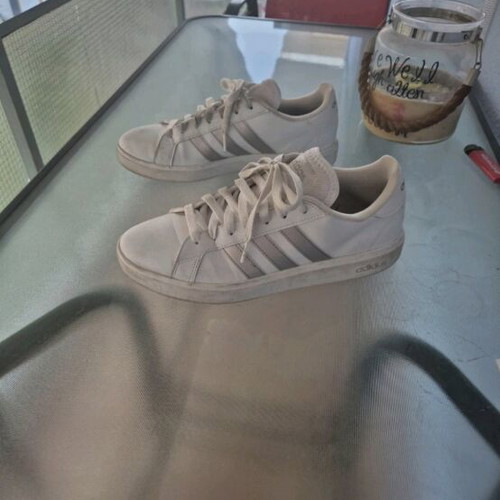 Adidas Advantage No41 1/3 athletic shoes used, white with purple stripe