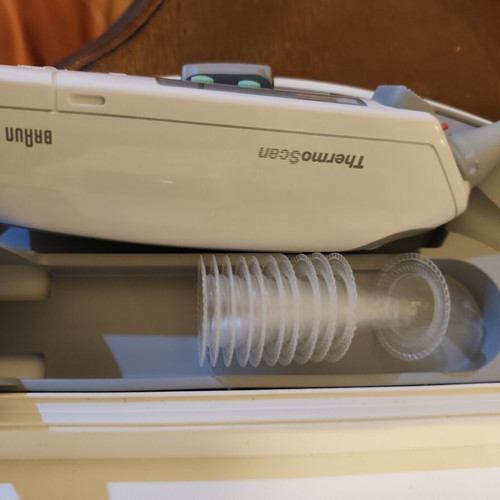 Braun Thermoscan 6013 Ear Thermometer like new, infrared