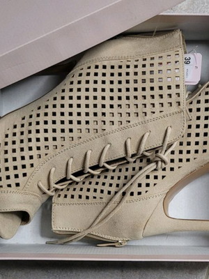 Peep toe μποτάκια DeeZee καινούργια, μπεζ, νούμερο 39