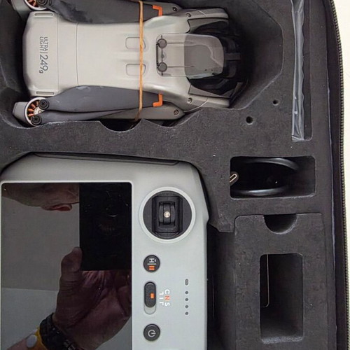 Drone carrying case like new for DJI 3 and 4 with extra compartments