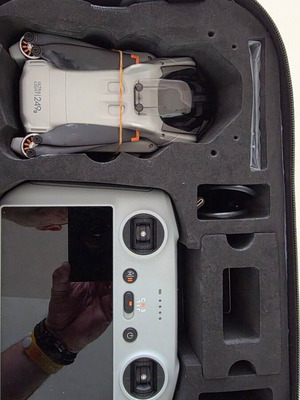 Drone carrying case like new for DJI 3 and 4 with extra compartments