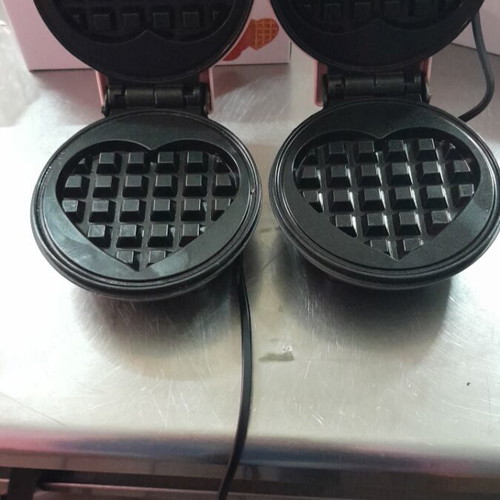 Waffle makers 2 mini pink heart color new