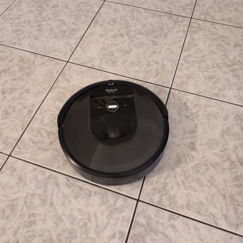 iRobot Roomba i7 robot vacuum like new