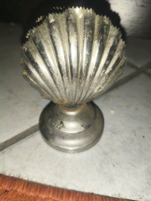 Silver-plated decorative item used with ribbed design