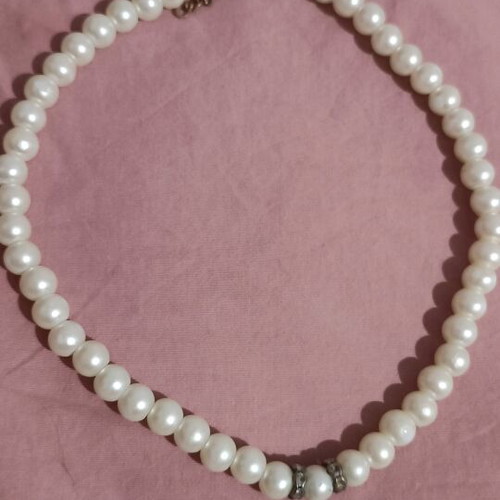 Pearl necklace like new, short, white