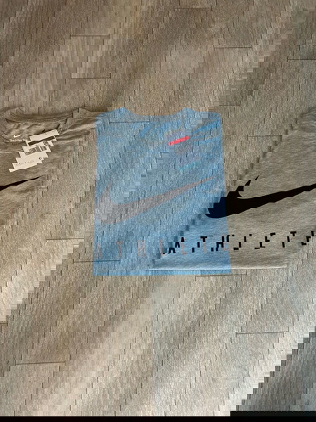 Nike t-shirt