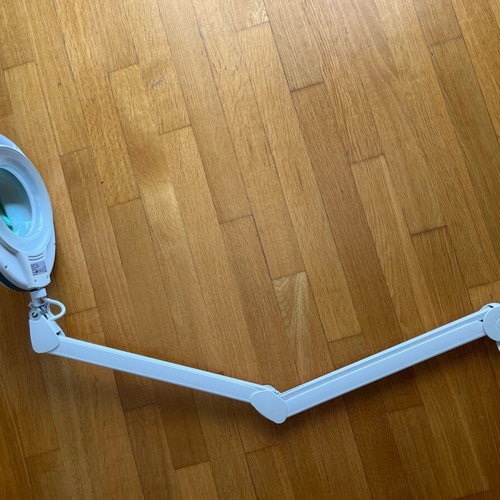 Table magnifying glass with light like new
