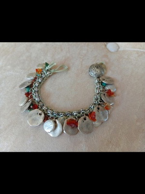 Vintage bracelet like new, silver color