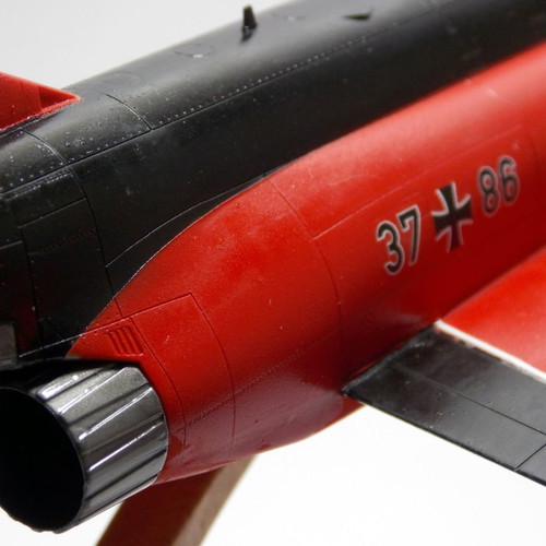 Πλαστικό μοντέλο F-4F επετειακό 1/72 με ξύλινη βάση