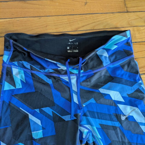Nike women's sports leggings Dri-Fit size M like new