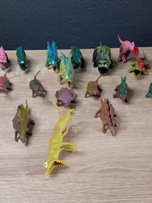 Vintage Plastic Dinosaur Figures used, 70s set