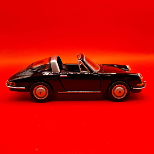 Porsche 911 1967 Bburago miniature new, scale 1:32
