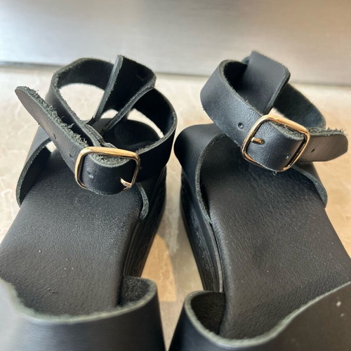 Ligglo flatform sandals size 38 like new, black
