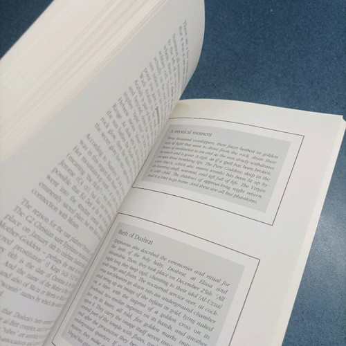 Petra book like new, Jordan travel guide