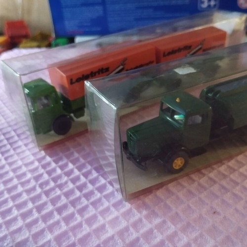 HO scale trucks and heavy vehicles, set of 4