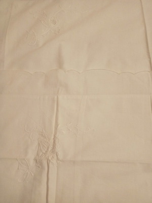 Μαξιλαροθήκες μεταχειρισμένες, 2 λευκές κεντημένες 83x60