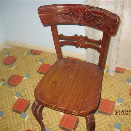 Table with lion legs and 4 chairs used